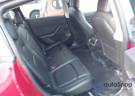 2021 Tesla Model Y Long Range Dual Motor All-Wheel Drive z USA, uszkodzony, nr VIN 5YJYGDEEXMF256471